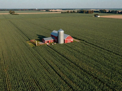 Iowa cornfields with red barn - Iowa farmers dating
